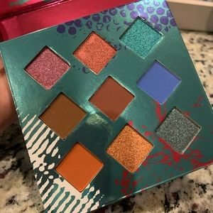 Living in Color eyeshadow palette (hank&henry) NIB